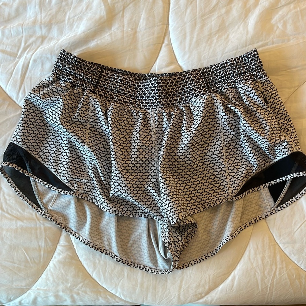 Lululemon Athletica hottie hot shorts 2.5 inseam low rise